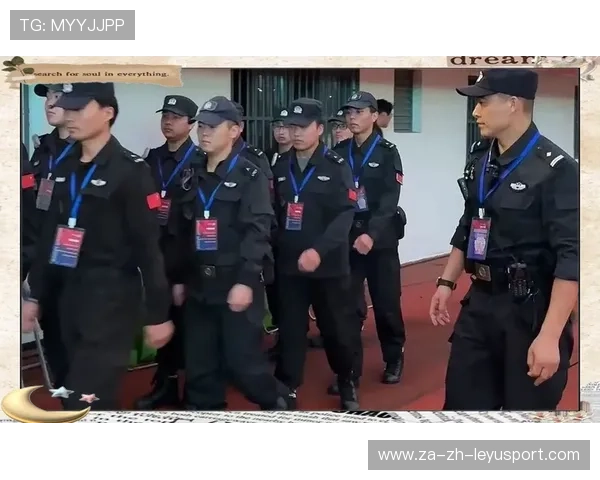 体育“安保人员”：背对赛场的专注守护