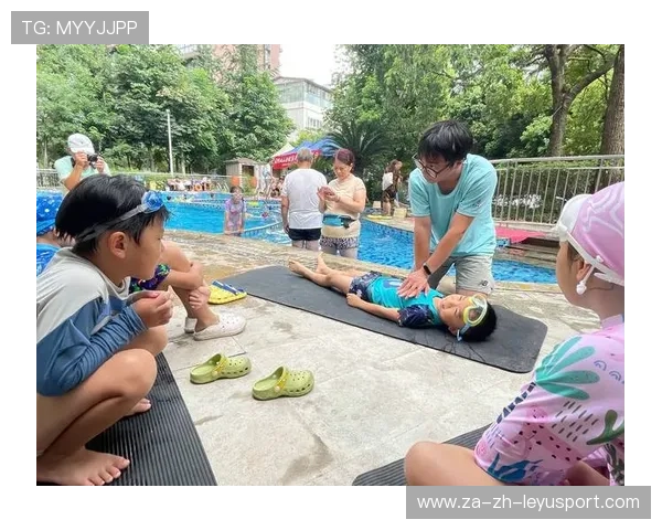 游泳协会开展校园体验课与安全教育进社区活动，游泳招生主题